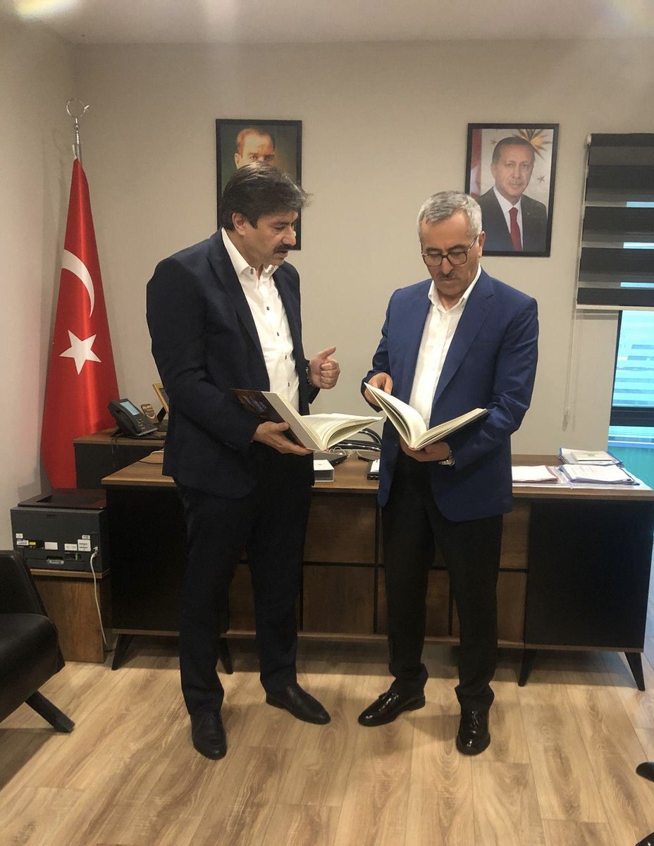 Genel Başkanımız 
Levent Uslu 

Genel Başkan Yardımcımız
D. Cenk Davulcu

Hatay Büyükşehir 
Belediyesi Genel Sekreteri 
Hayrettin Güngör’ü ziyaret etti. 

Memurlarımız adına görüşmelerin yapıldığı toplantıya 
Hatay Şube Başkanımız
Ahmet Kala, Yönetim Kurulu Üyelerimiz ve İşyeri