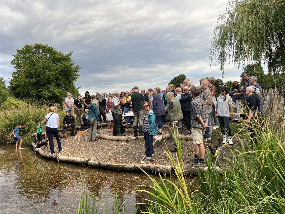 PJennings88's tweet image. In Chesham last evening we were joined by staff of the @EnvAgency. It's important that the public know of the good work done by the EA. I am one of the fiercest critics of parts of the agency but supportive of the work carried out on the ground by highly talented people.