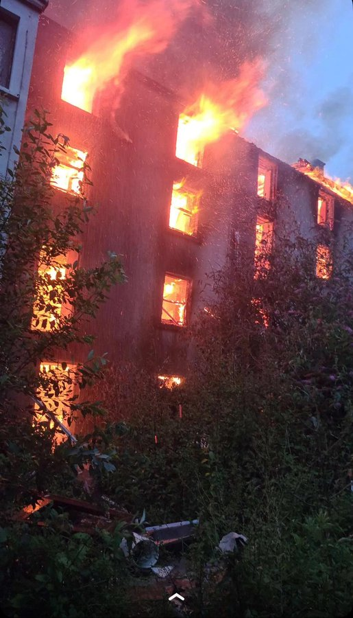 🇮🇪 Another Migrant centre goes up in flames in Ireland tonight.

These sudden spate of fires burning migrant centres to the ground is bizarre!
Maybe 'global warming' to blame?
