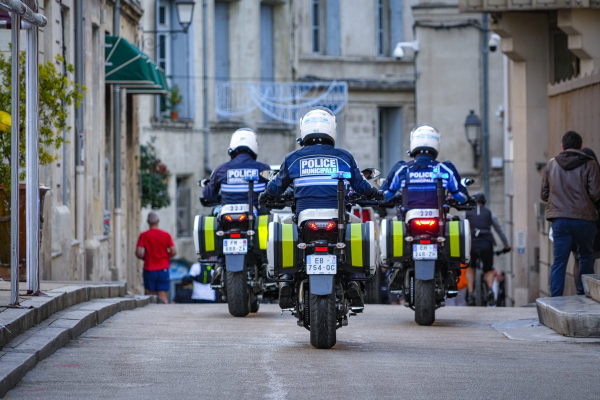 Police Municipale de Montpellier (@pmmontpellier) on Twitter photo 🔴 Hier nous avons
🔥 Appuyé <a href="/PompiersHerault/">Pompiers 34 🇫🇷</a> sur un feu #Antigone
🔪 Interpellé l'auteur d'un coup de couteau #Centre
🚓 Géré une rixe #SaintEloi
🚐 Mis le PC Mobile #Comédie
🛴 Interpellé un conducteur de trottinette refusant un contrôle
➡️ votre sécurité partout <a href="/montpellier_/">Ville de Montpellier</a> 🔴 Hier nous avons
🔥 Appuyé <a href="/PompiersHerault/">Pompiers 34 🇫🇷</a> sur un feu #Antigone
🔪 Interpellé l'auteur d'un coup de couteau #Centre
🚓 Géré une rixe #SaintEloi
🚐 Mis le PC Mobile #Comédie
🛴 Interpellé un conducteur de trottinette refusant un contrôle
➡️ votre sécurité partout <a href="/montpellier_/">Ville de Montpellier</a>