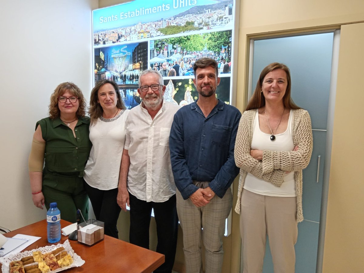 Comerç, artesania i moda (@ccamcat) on Twitter photo 🤝Ahir, el director del <a href="/ccamcat/">Comerç, artesania i moda</a>, <a href="/_MoisesRC/">Moisés R C</a>, juntament amb la cap de l'àrea de Comerç, <a href="/raurell_marta/">Marta Raurell</a>, es van reunir amb l’Associació de comerciants del <a href="/CarrerdSants/">Carrer de Sants</a> per parlar de reptes i propostes per continuar impulsant el comerç de proximitat🛍️
#ElGovernDeTothom 🤝Ahir, el director del <a href="/ccamcat/">Comerç, artesania i moda</a>, <a href="/_MoisesRC/">Moisés R C</a>, juntament amb la cap de l'àrea de Comerç, <a href="/raurell_marta/">Marta Raurell</a>, es van reunir amb l’Associació de comerciants del <a href="/CarrerdSants/">Carrer de Sants</a> per parlar de reptes i propostes per continuar impulsant el comerç de proximitat🛍️
#ElGovernDeTothom