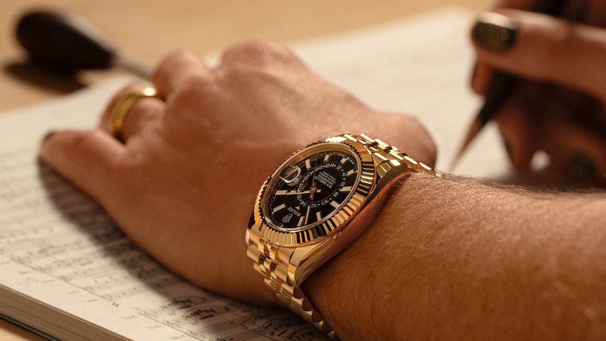 ROLEX's tweet image. Immersed in music since childhood, Yannick Nézet-Séguin is passionate about opening the classical world to all. A virtuoso conductor and member of the #RolexFamily, he seeks to connect with his audience by touching their hearts. More on bit.ly/Yannick_Nezet-… #Reachforthecrown