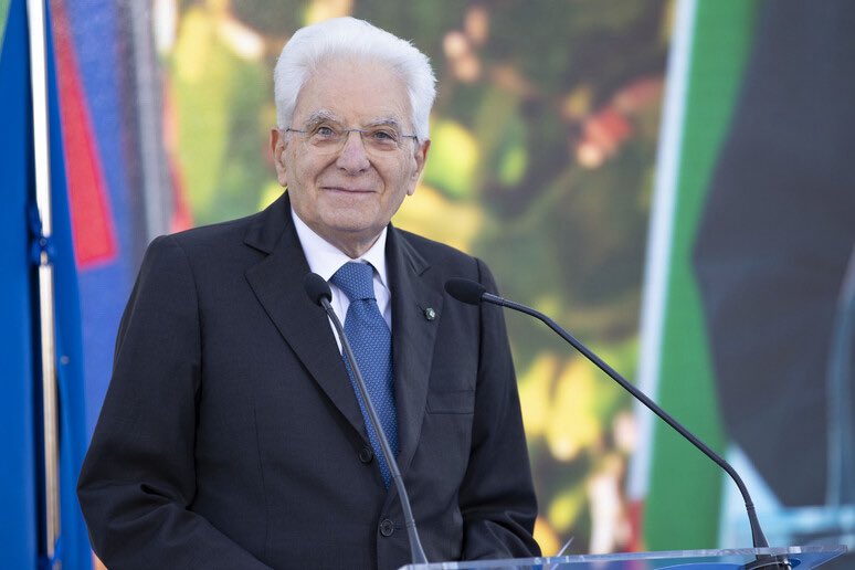 Con profonda gratitudine desidero inviare al Presidente della Repubblica Sergio Mattarella i migliori auguri di buon compleanno. La Sua guida sicura contribuisce a mantenere salde e unite le istituzioni del nostro Paese.

Auguri Presidente! 🇮🇹