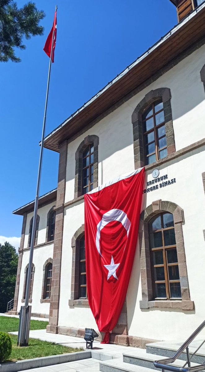Tarihte Bugün: 23 Temmuz 1919. #ErzurumKongresi 

Manda ve himaye kabul edilmedi.
Kuva-yi Milliye amil ve iradeyi milliye hakim kılındı.
#MustafaKemalAtatürk