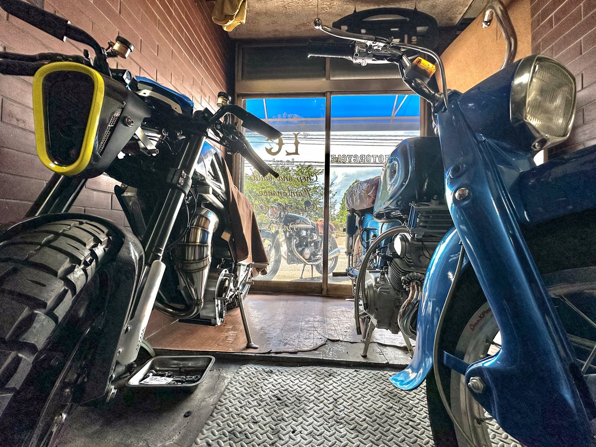 nobtree's tweet image. ニュースクール系(と言うのが合っているのかは分かりませんが)カスタムビルダーの第一人者 、ASK.Motorcycleさん @Ask8194 に入庫🔥僕のベースデザインをどう仕上げていただけるか楽しみ過ぎる!
秋頃にはお披露目できる?か…?…
