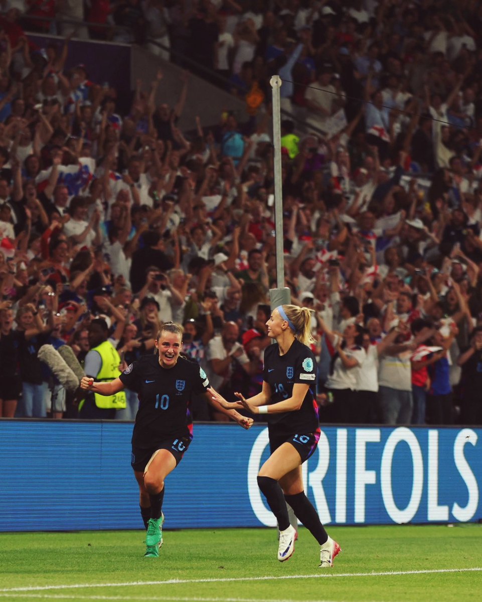 Not sure we can ever recall a semi final quite like that one! Onto Sunday for the Lionesses ❤️