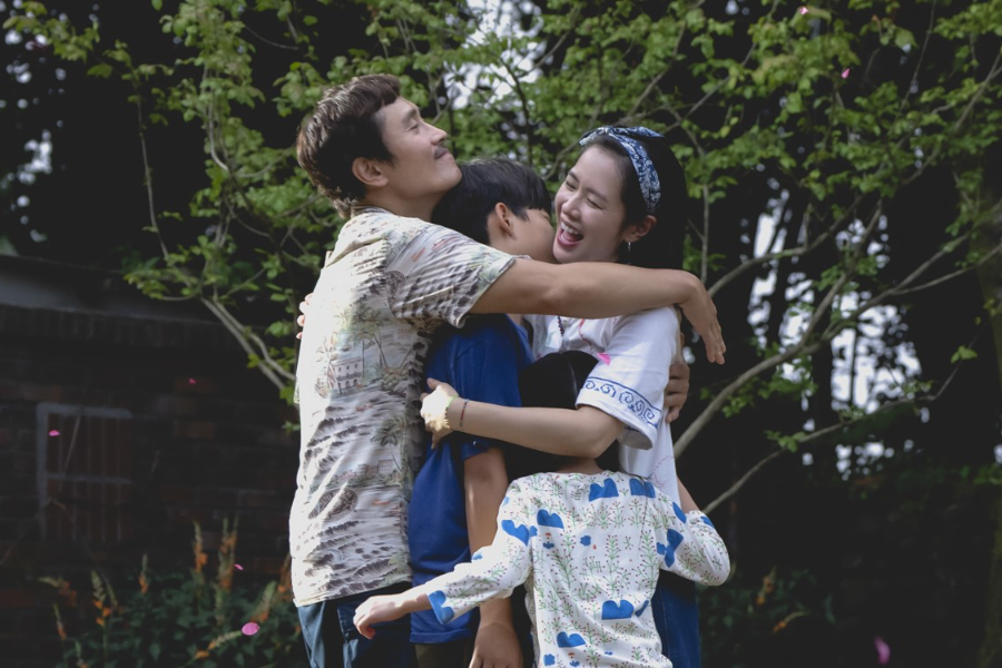 soompi's tweet image. #LeeByungHun And #SonYeJin’s Upcoming Film “#NoOtherChoice” To Make World Premiere At Venice International Film Festival
soompi.com/article/176187…