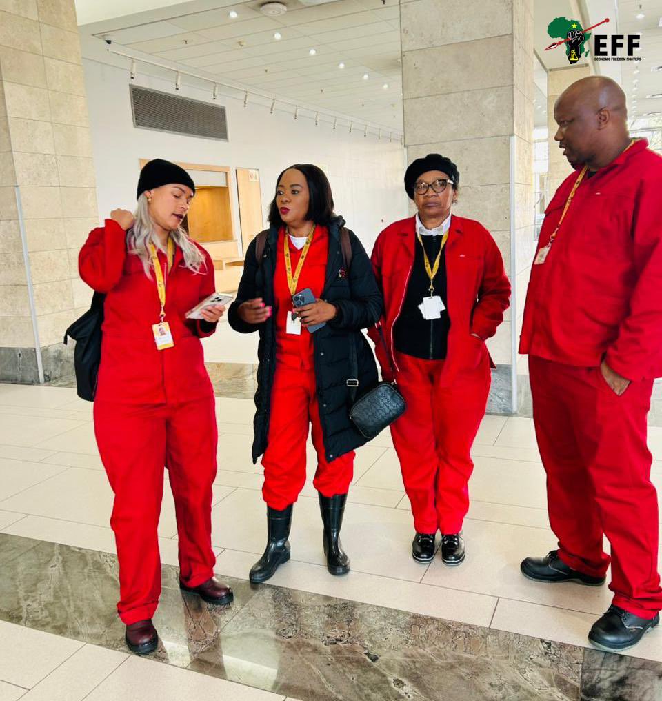 EFFSouthAfrica's tweet image. ♦️In Pictures♦️
EFF officials Secretary General @DlaminiMarshall, Deputy Secretary General @LeighAnnMathys , National Chairperson @NolutshunguN , and National Treasurer @OmphileMaotwe at the CTICC ahead of today’s Appropriations Bill vote.
Today, the GNU government will…