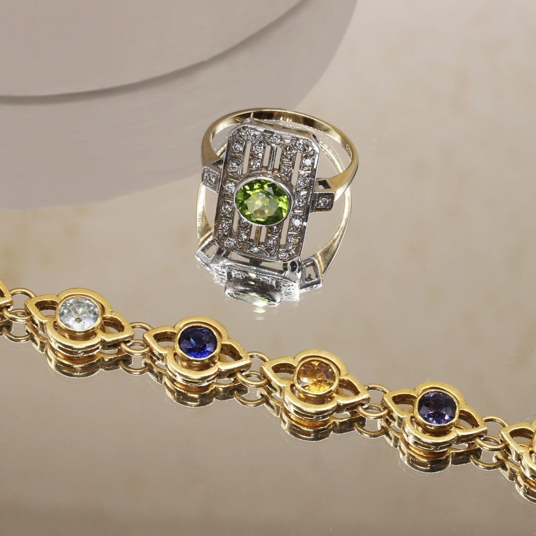 Sworders (@swordersfineart) on Twitter photo 🕙️Remember to join us live online from 10am today for our Jewellery auction!
💍Don't miss your chance to bid on a stunning selection of antique and modern jewellery.
➡️Browse the full catalogue online now at bit.ly/44o7Nz9
#jewellery #gold #silver #gemstone #diamond 🕙️Remember to join us live online from 10am today for our Jewellery auction!
💍Don't miss your chance to bid on a stunning selection of antique and modern jewellery.
➡️Browse the full catalogue online now at bit.ly/44o7Nz9
#jewellery #gold #silver #gemstone #diamond
