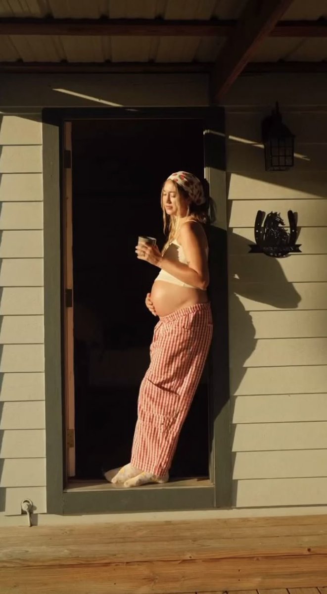 FertilityMaxx's tweet image. Low metabolism isn't a quirk.
It's a red flag. Especially for fertility.
Cold hands? Constipation? PMS? Hair loss?
All signs your cells are starving for energy.
Food isn't fuel if you can't use it.
Fix your engine, so you can thrive.