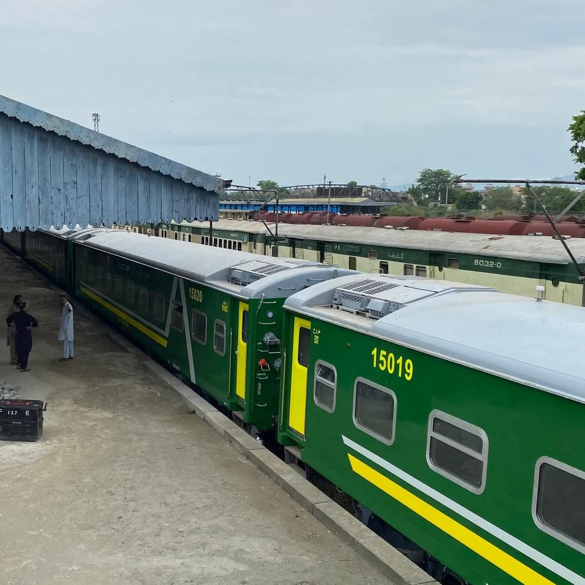 TheDailyCPEC's tweet image. 馃毃BREAKING: Made-in-Pakistan batch of nine CRRC Tangshan AC standard coaches rolled out.