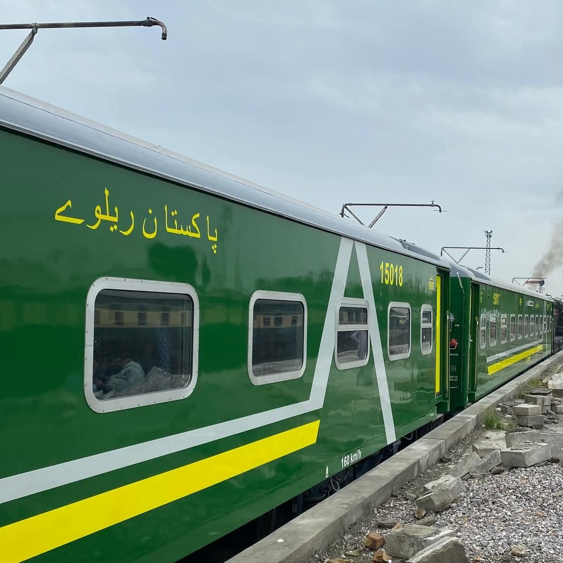 TheDailyCPEC's tweet image. 馃毃BREAKING: Made-in-Pakistan batch of nine CRRC Tangshan AC standard coaches rolled out.