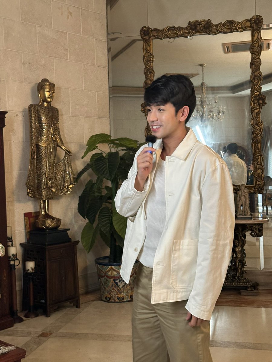 David Licauco spotted sa set ng Beauty Empire?! 

Bumisita or may special someone bang binibisita? 👀

BarDa Nation, kayo na bahala... 

Basta kami over na sa kilig! 🤭

#CreaZionStudios