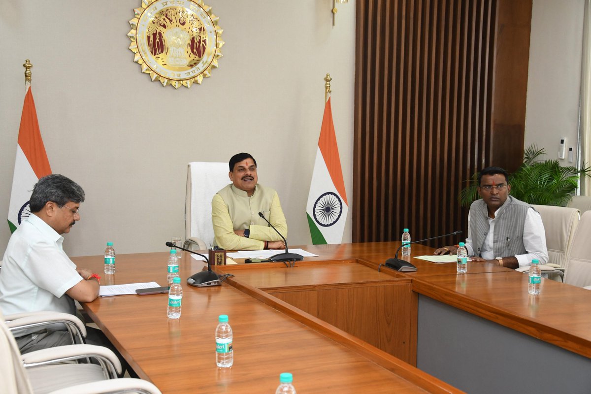 CMMadhyaPradesh's tweet image. मुख्यमंत्री डॉ. मोहन यादव ने निवास स्थित समत्व भवन से वीडियो कॉन्फ्रेंसिंग के माध्यम से अमर शहीद चंद्रशेखर आजाद जयंती के अवसर पर भाबरा (चंद्रशेखर आजाद नगर) में हुए श्रद्धांजलि कार्यक्रम को संबोधित किया।
@DrMohanYadav51 #CMMadhyaPradesh