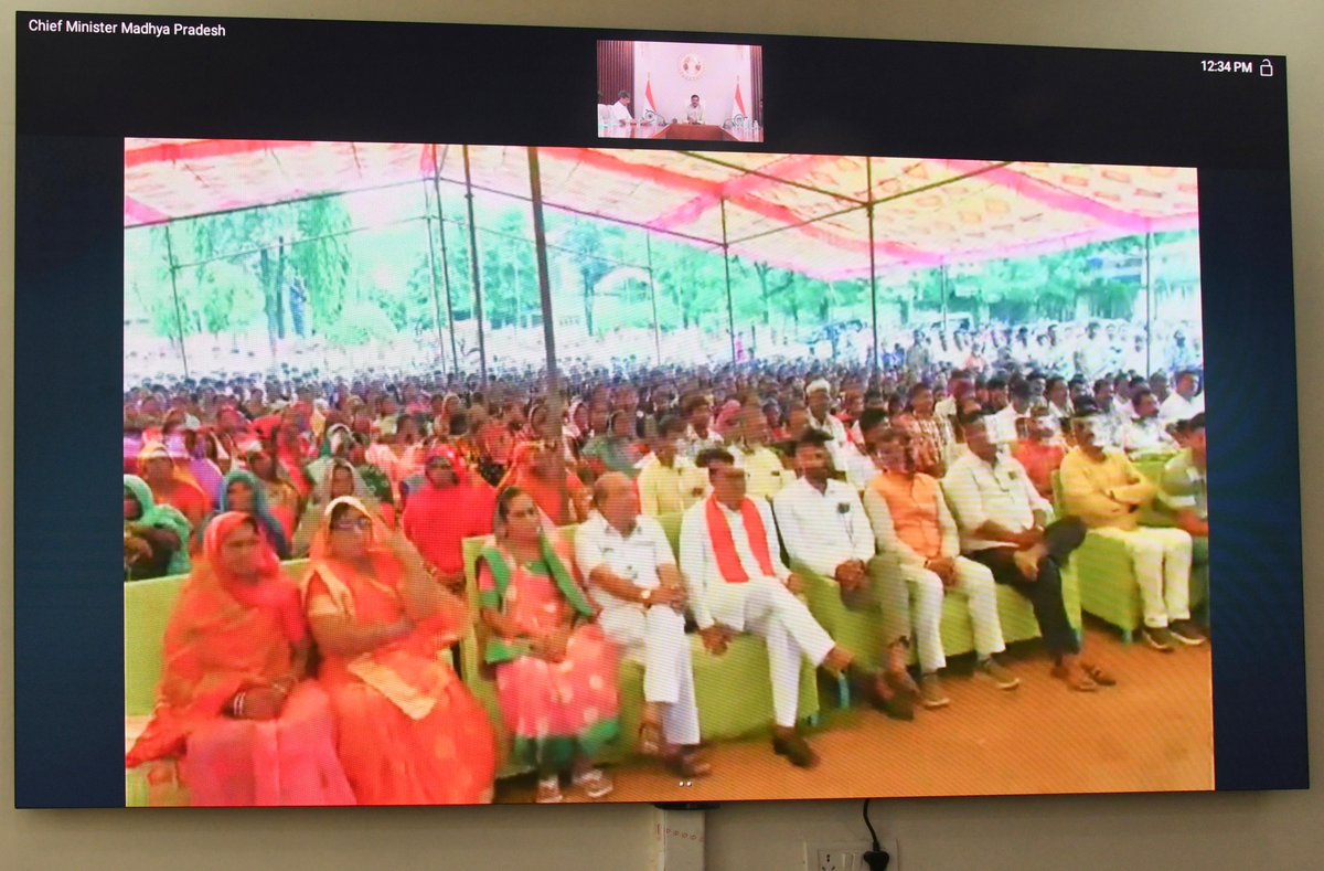 CMMadhyaPradesh's tweet image. मुख्यमंत्री डॉ. मोहन यादव ने निवास स्थित समत्व भवन से वीडियो कॉन्फ्रेंसिंग के माध्यम से अमर शहीद चंद्रशेखर आजाद जयंती के अवसर पर भाबरा (चंद्रशेखर आजाद नगर) में हुए श्रद्धांजलि कार्यक्रम को संबोधित किया।
@DrMohanYadav51 #CMMadhyaPradesh