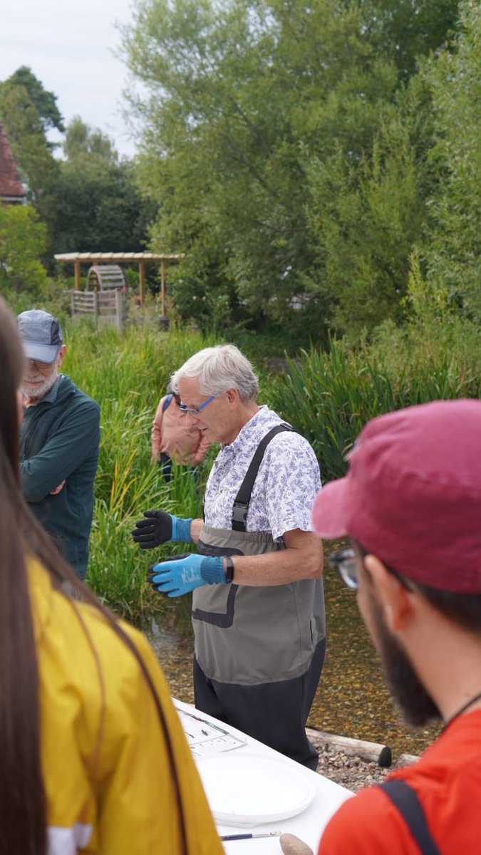 PJennings88's tweet image. Me lurking in the background looking for water vole signs while Byron and Andrew explain @Riverflies . Then emerging triumphant with a dropping the size and shape of a Tic Tac. @BBOWT @Buzz_dont_tweet @RiverChess