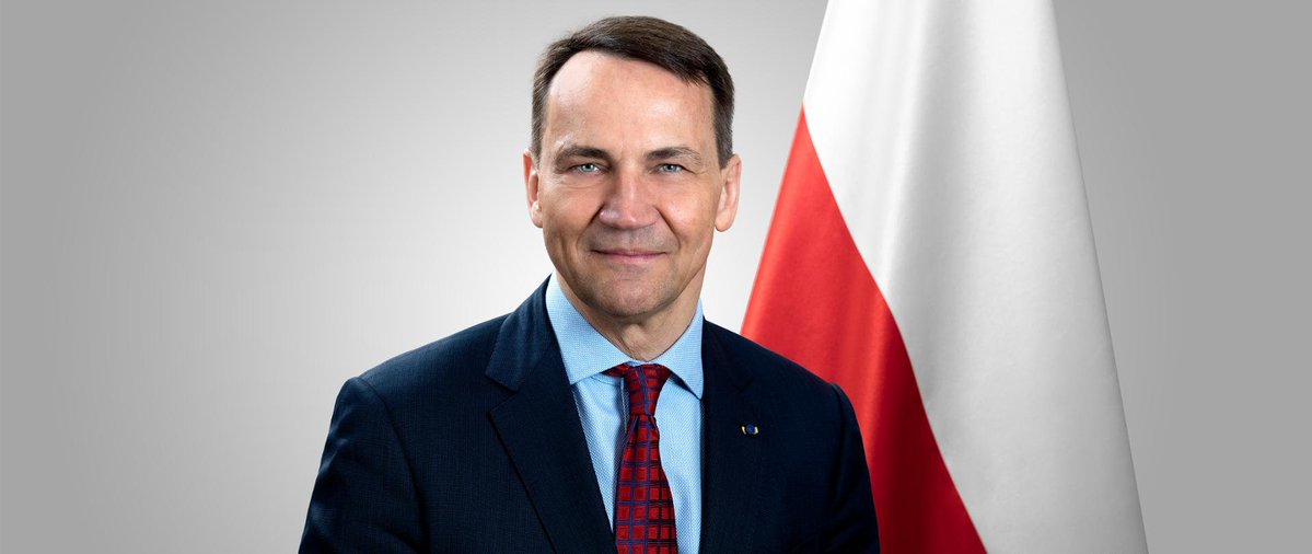 RadekKar's tweet image. Nowy wicepremier rządu: Radosław Sikorski. Będzie odpowiedzialny za sprawy zagraniczne i europejskie.