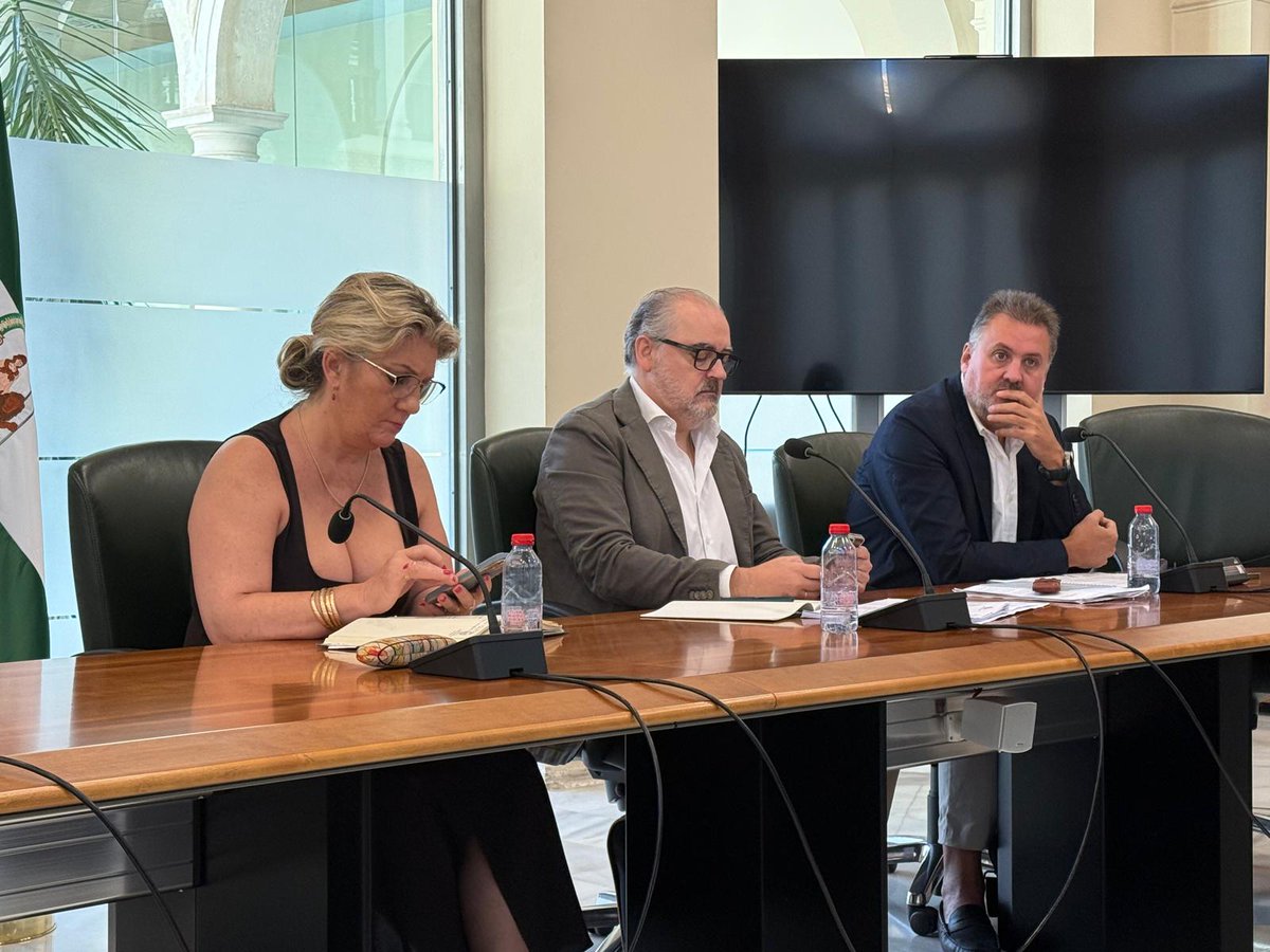 El delegado del Gobierno <a href="/agranados6957/">Antonio Granados</a> preside la Comisión Provincial de Coordinación, integrada por el equipo de delegados territoriales, en la que abordan los asuntos más destacados de cada área y la agenda institucional de los próximos días