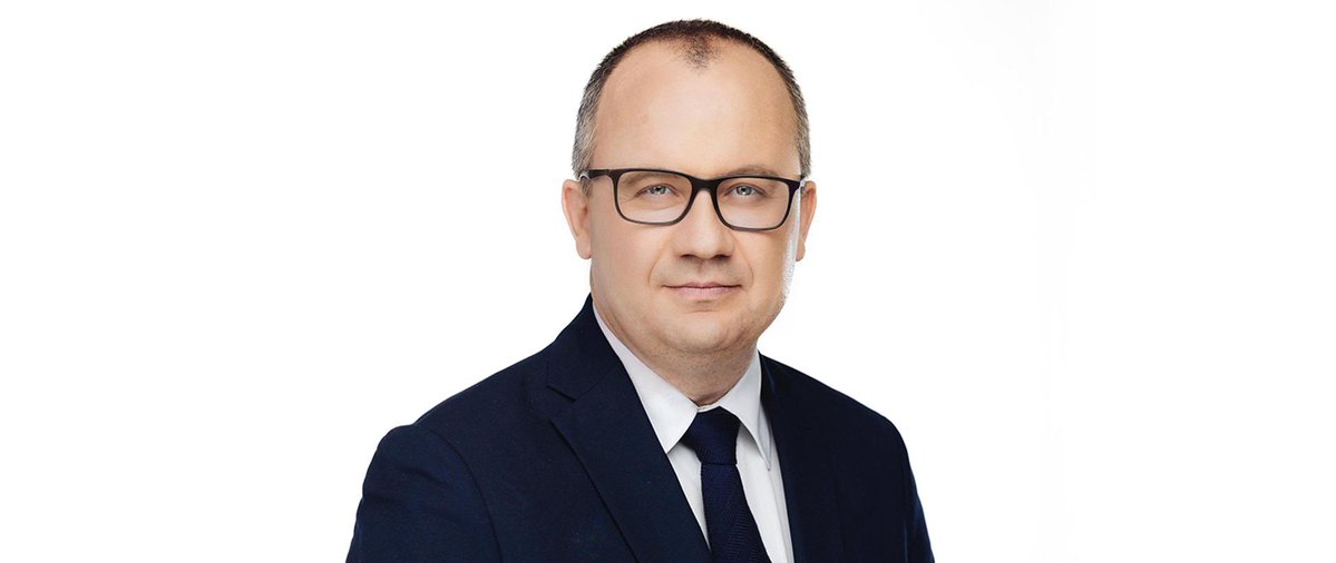Panie Bodnar nie wiem czy jest pan politycznym bankrutem, ale moralnym na pewno. Symbolem pana rządów są kajdanki zespolone na rękach i nogach więzionych kobiet. Pana nadgorliwość i służalczość nie jest już przydatna małemu dyktatorowi z Sopotu. Nie jest pan potrzebny. Nikomu.