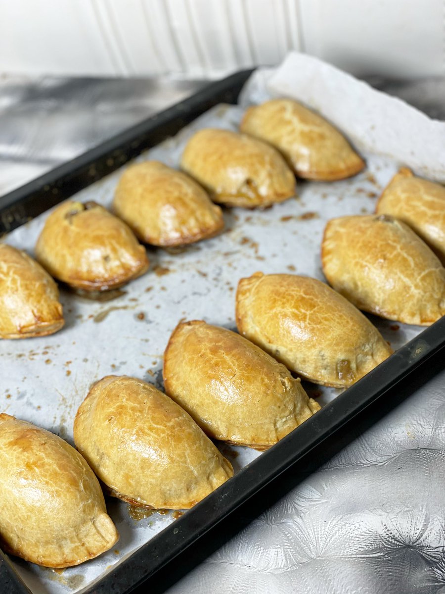 omo_onicake's tweet image. The perfect meat-pies exist and I make them!🤭❤️❤️❤️❤️
Need cakes, pastries, small chops and other treats in Abuja?
We’re your best plug🤭
Please send a DM to order
#AbujaTwitterCommunity
Pls Rt🤲🏾🧎🏻♀️
