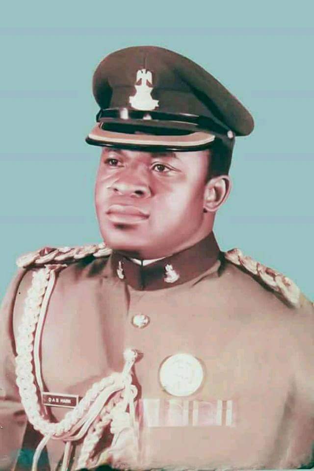 UnkleAyo's tweet image. David Mark.
Military Governor, Niger State (1984 - 1986). Minister for 6 years.
Longest serving Nigerian in the Senate, Senate President for 8 years.
Was operating 4 foreign accounts while in office. Over £6M in those accounts.
He was in violation of Nigerian Constitution,…
