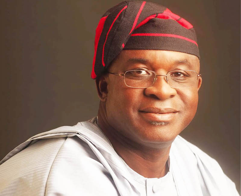 UnkleAyo's tweet image. David Mark.
Military Governor, Niger State (1984 - 1986). Minister for 6 years.
Longest serving Nigerian in the Senate, Senate President for 8 years.
Was operating 4 foreign accounts while in office. Over £6M in those accounts.
He was in violation of Nigerian Constitution,…