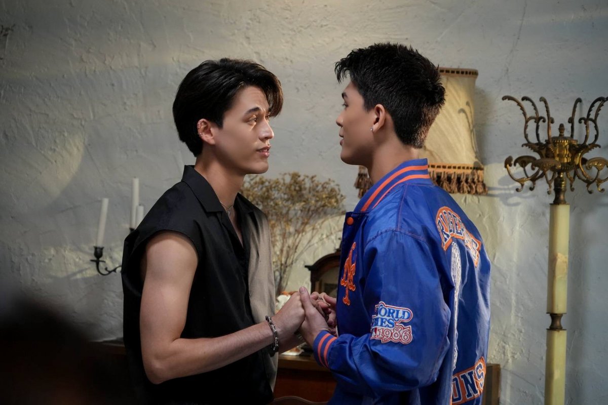 OLF_DreamOn's tweet image. who fell first and who fell harder? 😳

#OnlyFriendsDreamOn
#GMMTV
@Josswayar @gawincaskey