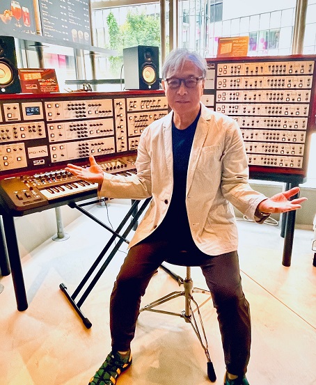 yamahasynth_jp's tweet image. 松武秀樹さんがYamaha Sound Crossing Shibuyaにお越しになり、HARDWARE PROGRAMMER FOR MONTAGE Mをご覧いただきました。
やはり絵になります💛
展示は7月28日(月)まで!