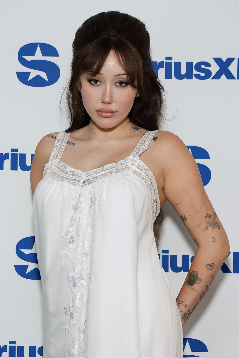 ncsources's tweet image. Noah Cyrus channels inner Amy Whinehouse at the SiriusXM studio in New York City.