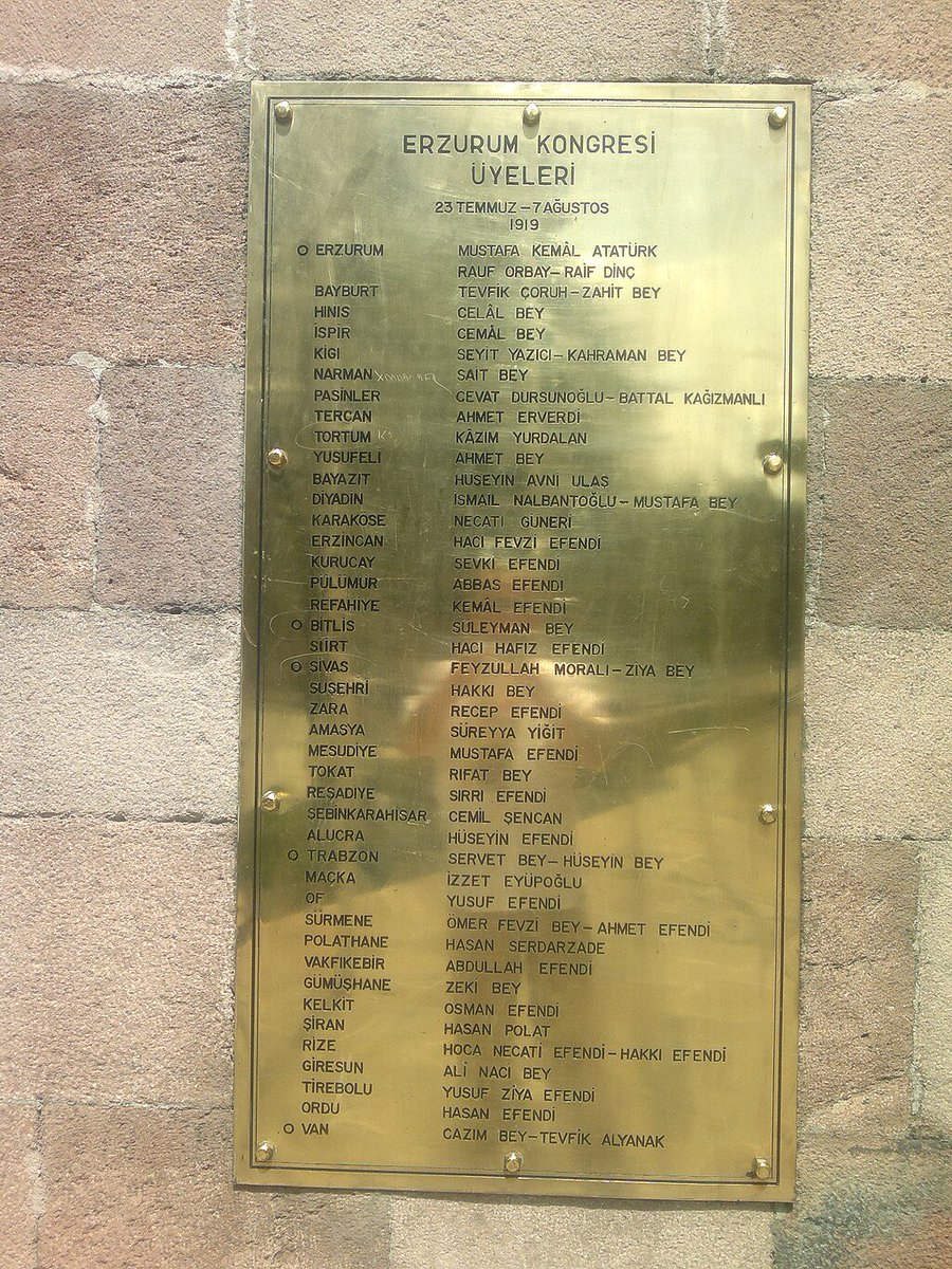 'İstiklal ya ölüm!' sloganıyla yola çıkan Erzurum Kongresi, Türk milletinin azmini ve kararlılığını tüm dünyaya gösterdi. Bu ruh, bugün de bizleri yolumuzda aydınlatmalıdır.