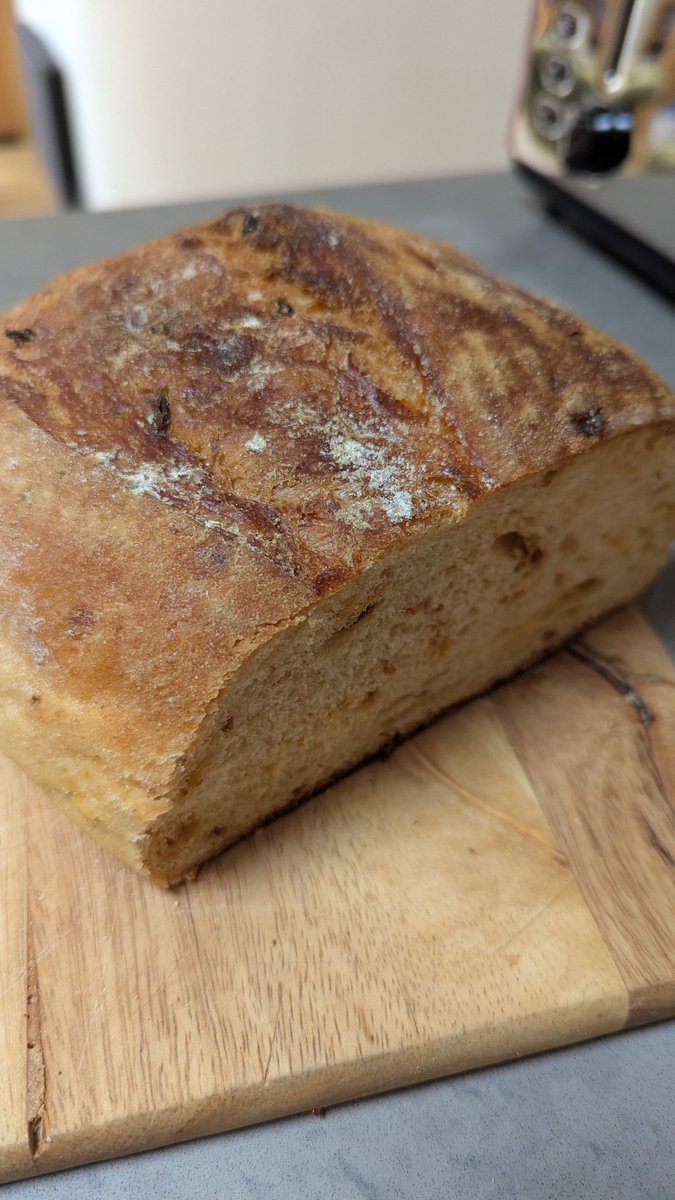 NotBadForHerAge's tweet image. I bought this bread thinking it was wholemeal, turns out it's cheesy bread. I wondered why it tasted a bit strange. Doesn't taste too bad with jam ๐#doh #readthelabel