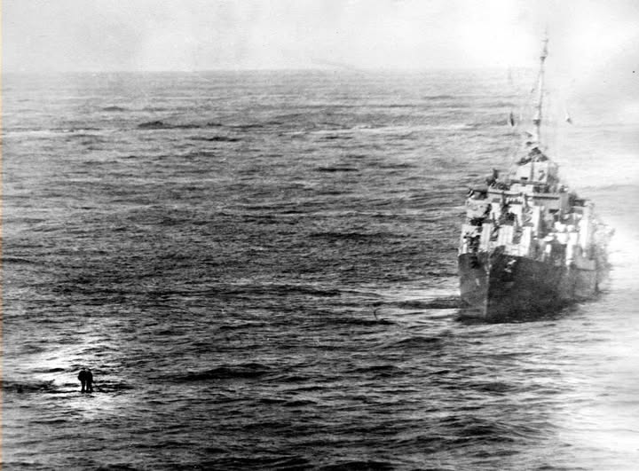 ustonymc's tweet image. Walking on Water
A fascinating photo showing a destroyer rescuing sailors who are standing on a section of an aircraft elevator that was blown off the USS Enterprise (CV-6) after the ship was struck by a Kamikaze attack off the coast of Kyushu Japan May 14 1945.