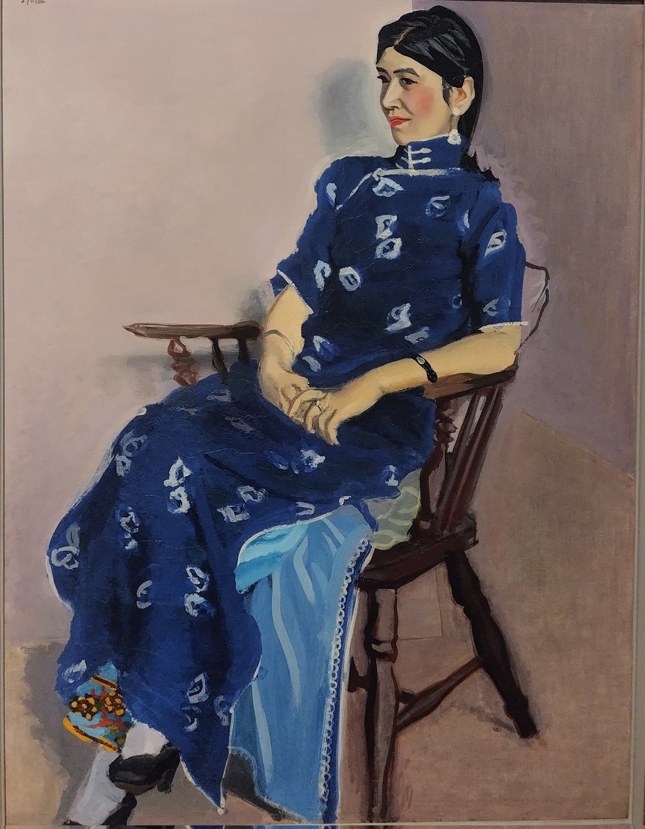 kanimamesan's tweet image. 東京国立近代美術館
コレクション展
安井曾太郎《金蓉》
モデルは当時満州のホテルで働いていた小田切峰子という5カ国語を操る才媛
制作年の1934年は満洲国皇帝として溥儀が即位した年
満洲国の日本人を中国服で描く…
「記録をひらく 記憶をつむぐ」を観てから自然と時代と美術について意識がいく
