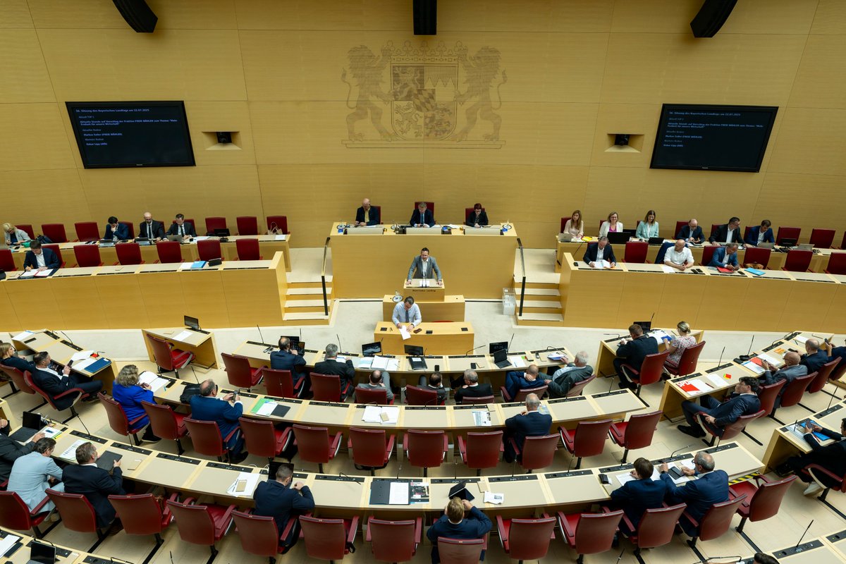 Landtag_Bayern's tweet image. 👥💶 „Mehr Freiheit für unsere Wirtschaft“ – so das Thema der Aktuellen Stunde, das gestern die @fwlandtag vorgeschlagen hat.
▶️ Eine Zusammenfassung gibt’s hier auf unserer Homepage: bayern.landtag.de/aktuelles/aus-…