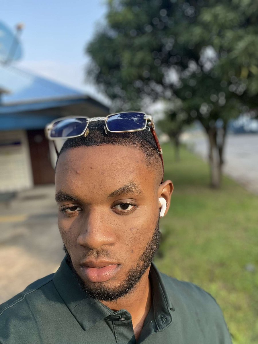 two_glazzes's tweet image. I’d never understand those that say this guy doesn’t look good. In my opinion he’s one of the finest content creators in Nigeria