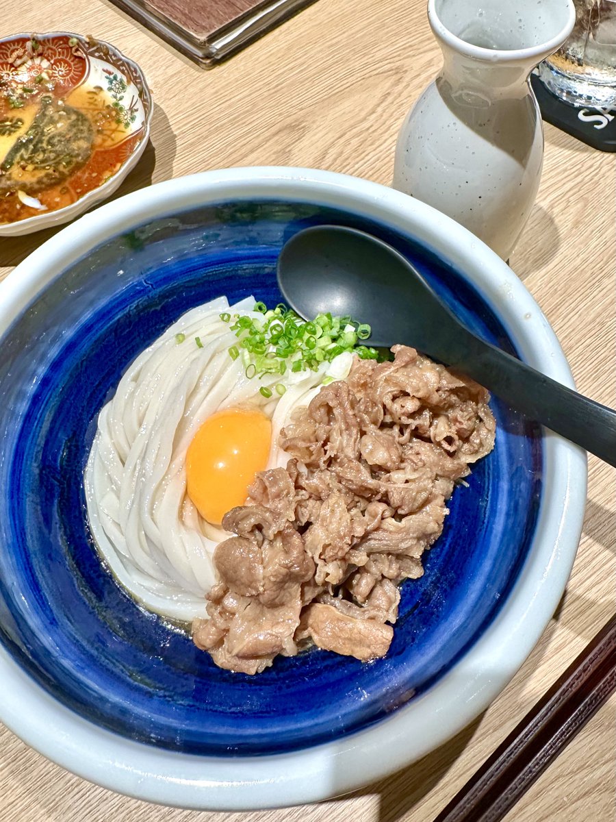 misachasu0209's tweet image. SNSはキラキラしやすいけど、現実は過酷な時もある。これは朝から屋外撮影して熱中症になり倒れそうになりながら冷やしうどんかきこむ前の私。目の充血がヤバく、ひたすら目薬をさしている。キラキラは汗の結晶。私も裏側を載せたくなってきたな