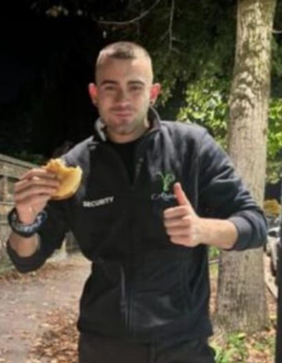 Tv2000.it (@tv2000it) on Twitter photo #NEWS - Giovane volontario italiano ucciso in un bombardamento in #Ucraina.
#ArtiomNaliato aveva 21 anni, era residente in #Veneto, e si era arruolato per difendere la sua patria di origine.
Era stato adottato da piccolo da una famiglia di #Tribano, in provincia di #Padova. #NEWS - Giovane volontario italiano ucciso in un bombardamento in #Ucraina.
#ArtiomNaliato aveva 21 anni, era residente in #Veneto, e si era arruolato per difendere la sua patria di origine.
Era stato adottato da piccolo da una famiglia di #Tribano, in provincia di #Padova.