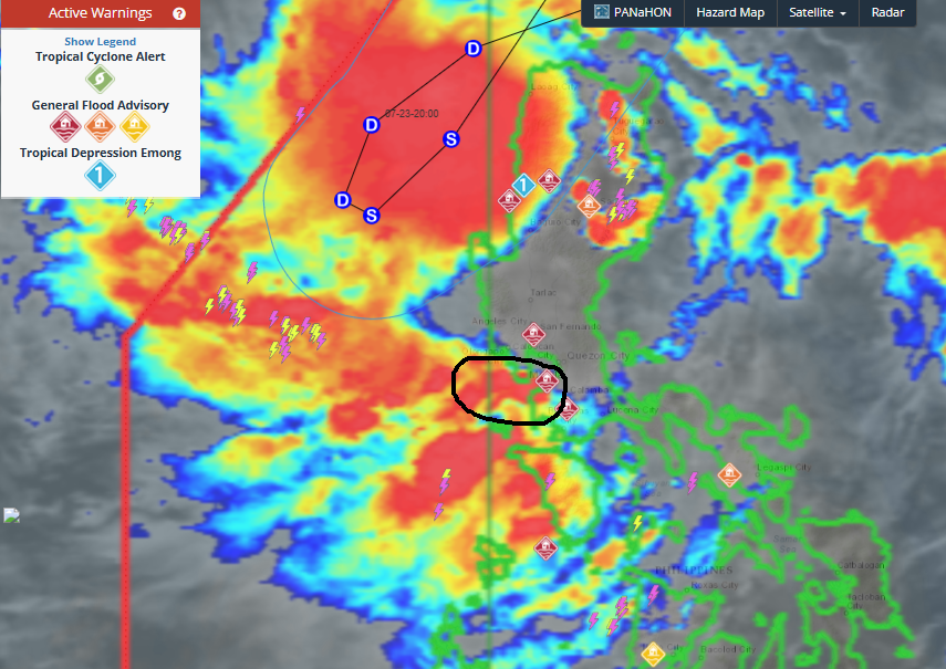 Weather_Manila's tweet image. where&apos;s the rain in NCR? The rainclouds are just to the west,few 10s of km,&amp;amp; been there since am.Last Mon,it happened to be a bit east over NCR,as mentioned,this type of system can&apos;t really be exactly forecasted,20km west &amp;amp; we have today,20km to the east &amp;amp; its widespread flooding