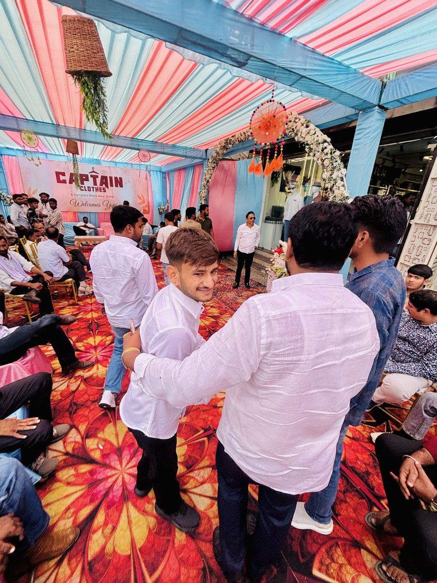 GurjarBhojraj07's tweet image. 📍किशनगढ़

किशनगढ़ के CAPTAIN CLOTHES के शुभारंभ कार्यक्रम में शामिल होकर, भाई प्रियांशु जी टांक, भाई युवराज सिंह जी राठौड़ एवं भाई संजय जी नरुका को नव-प्रतिष्ठान की शुभकामनाएँ प्रेषित की! 

#भोजराज_गुर्जर_किशनगढ़