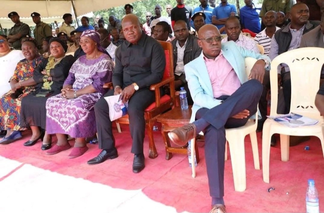 Honcalebamisi's tweet image. This is how we want @RailaOdinga to sit when they accidentally share a podium with @WilliamsRuto from next year. 

We don&apos;t share ideologies. The line is clear.

Kenya needs a renaissance!
