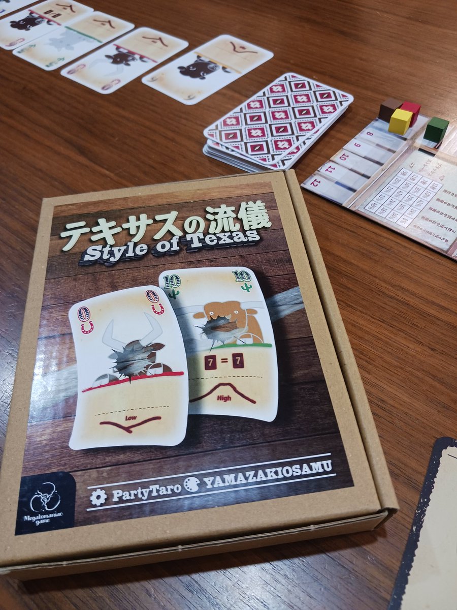 ash_5588's tweet image. 【ゲムマ2025春戦利品】テキサスホールデムを基に簡潔にテンポよく改造「テキサスの流儀」5人。伏せ札公開のルールを間違っていたので再プレイ案件。ラウンド毎にコインがリセットされるので、コールしまくるコールステーション戦術が良さげだが、相対的な順位点を競うので降り時の見極めが大切。