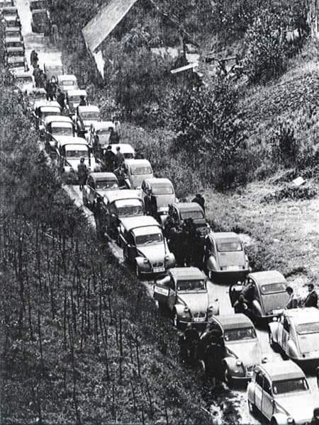 Memoire2cite's tweet image. YOUGOSLAVIE AS CLUB - 1ER  MEETING DE CITROEN 2CV EN 1964.  Zavrh - (Maribor, Slovenia)