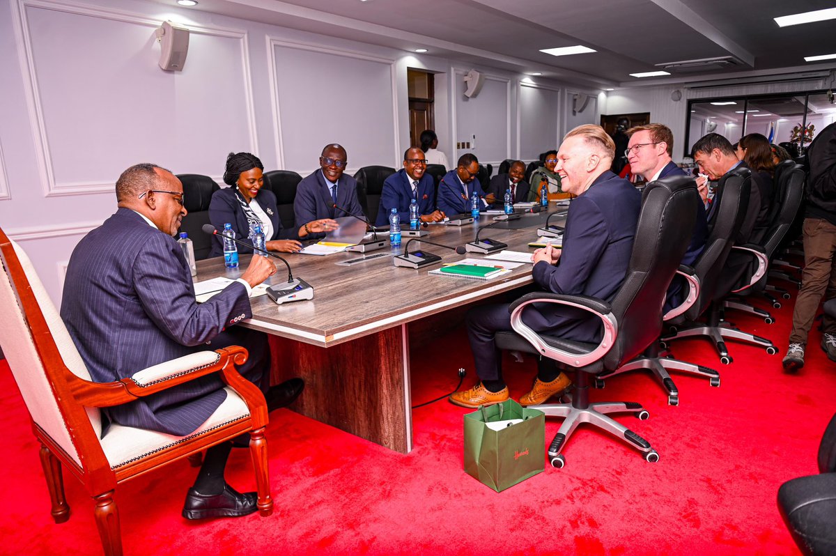 HonAdenDuale's tweet image. Hosted a high-level UK parliamentary delegation led by Hon. Michael Payne at Afya House to explore strategic partnerships in advancing Kenya's Universal Health Coverage (UHC) under our transformative health agenda.
I highlighted the critical role of Global Fund support in…