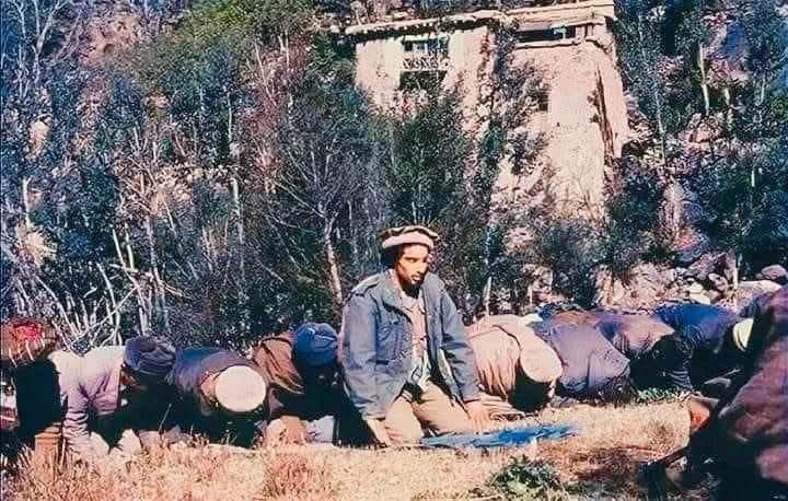 مسعود قهرمان نامت جاودان تا همیشه
 تا ابد سپاسگزارت هستیم تو حادثهء تاریخ تو حماسهء تاریخ یادت زندگی را زیبا
 می سازد یادت ما را در اوجهای اوج رها
 می سازد یادت از دل ما را دریا می سازد
 ای سرآمد دریادلان زمانهء ما ای شعر ای سرود ای ترانهء ما
برگرفته از صفحه فیس‌بوکی صدیق اندرابی