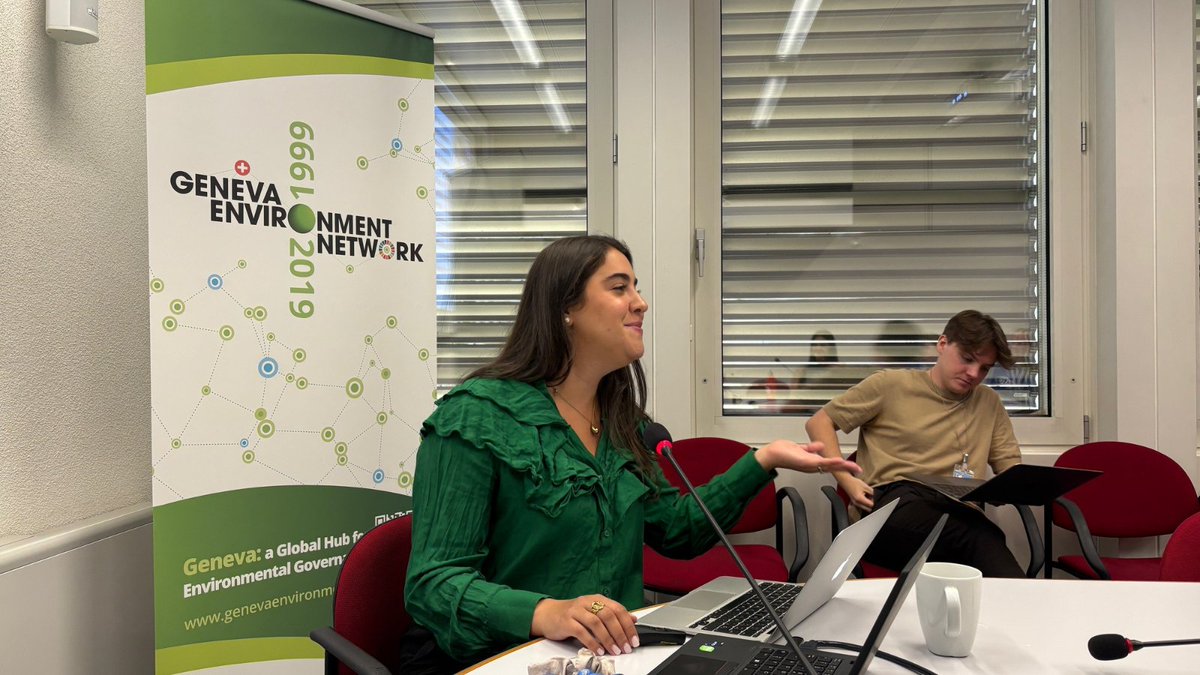 GENetwork's tweet image. This morning, @tweetswchs students visited the #EnvironmentHouse for an introduction to #GENeva as a global hub for env't governance.
Engaging discussions took place with Francisca Conejeros, intern of @UNEP Law Division, who shared insights on law, environment, & work of UNEP.