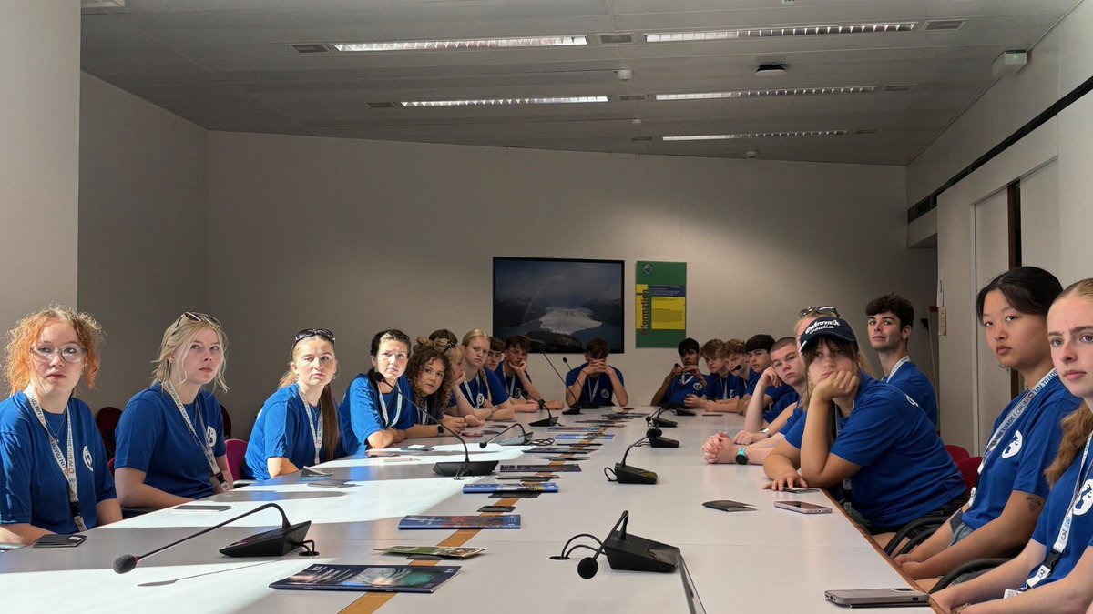 GENetwork's tweet image. This morning, @tweetswchs students visited the #EnvironmentHouse for an introduction to #GENeva as a global hub for env't governance.
Engaging discussions took place with Francisca Conejeros, intern of @UNEP Law Division, who shared insights on law, environment, & work of UNEP.