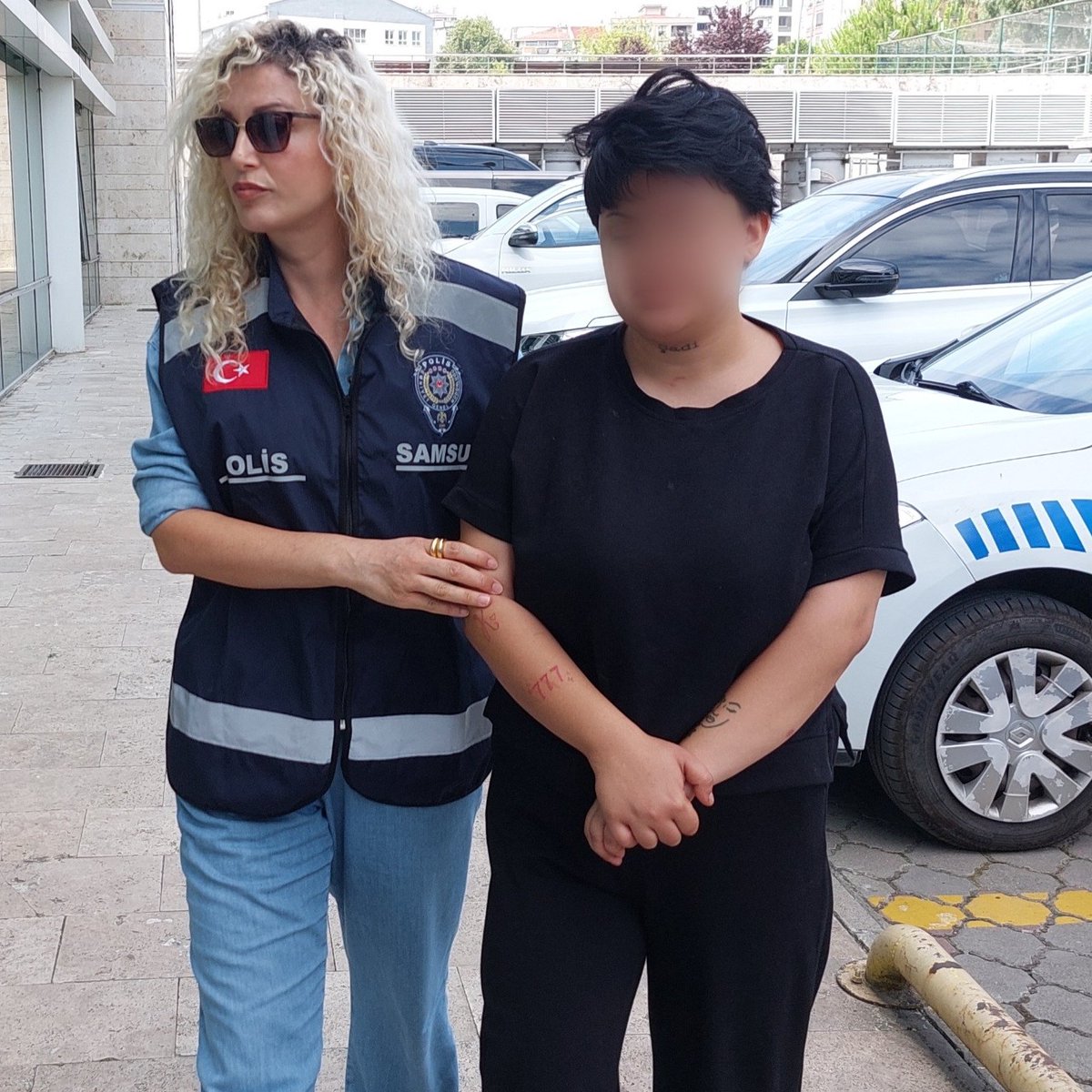bosunatiklama's tweet image. Samsun'da 20 yaşındaki kadın, erkek arkadaşından ayrılmasını isteyen annesini 11 yerinden bıçaklayarak ağır yaraladı.