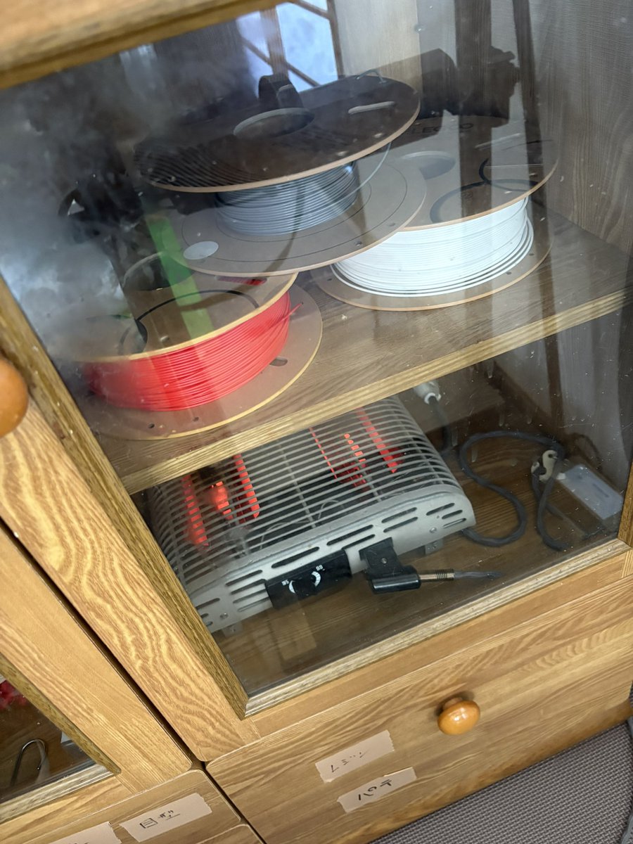 失敗続きの原因はどうも機材ではなく素材の方にあるのかもと、フィラメントの乾燥を試みる