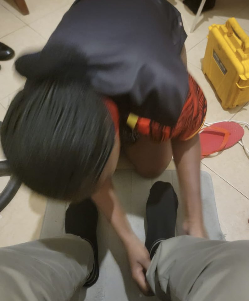 shouldwelogout's tweet image. Me removing my man’s socks after he comes back home at 4am🤭