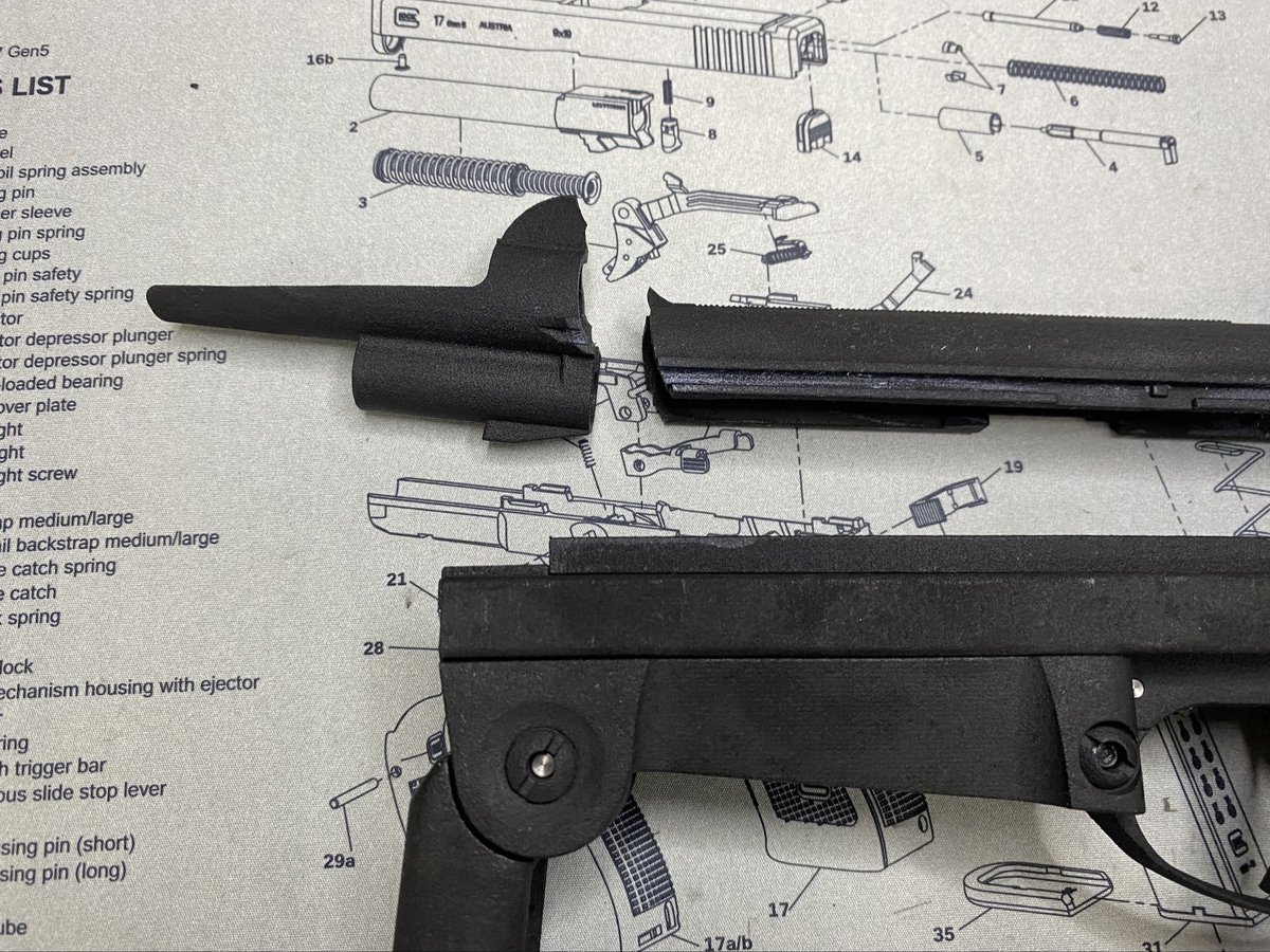 sleepworker819's tweet image. WZ63 GBBですが耐久テストしてたら先端がモゲマシタ…
太らせるしかないなぁ〜
